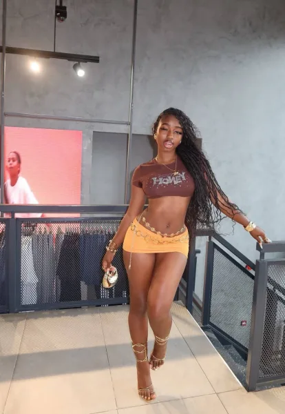 Vicky🥵 — 3
